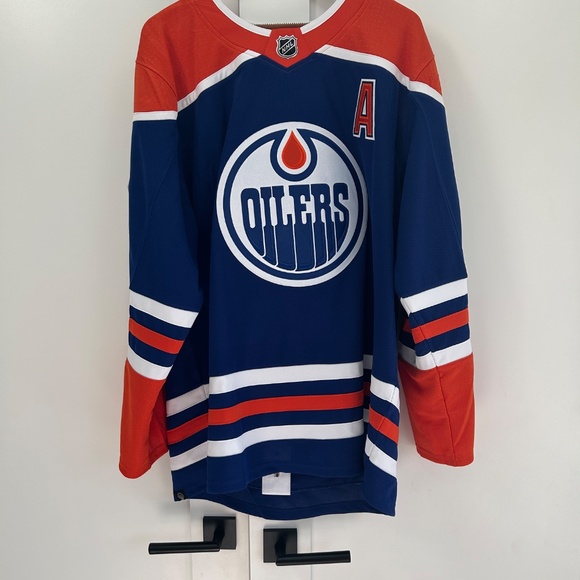Official Edmonton Oilers Leon Draisaitl #29 NHL Jersey - Picture 1 of 9